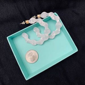 Classic white marbled scalloped earrings